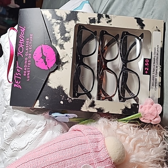 NWT BETSEY JOHNSON 2.50 READING GLASSES - Picture 4 of 5